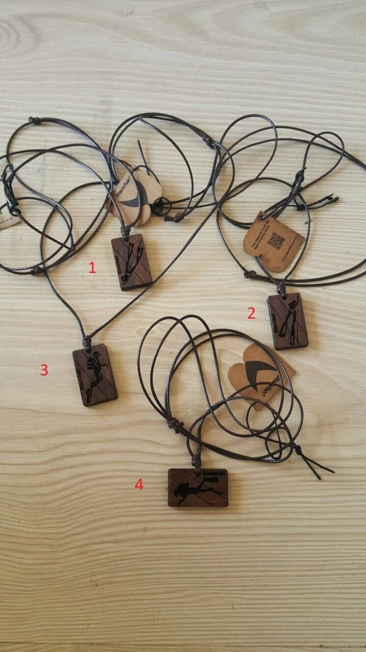 Ahşap dalgıç motifli kolye model 4