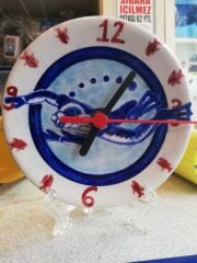 El yapımı dalgıç figürlü Çini duvar saati