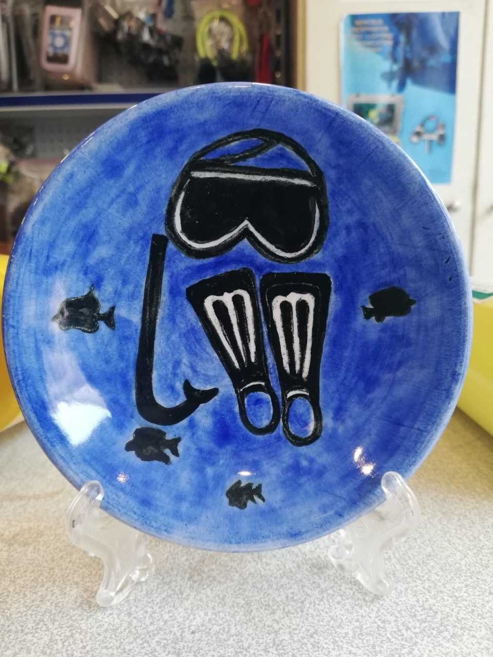 El yapımı  dalış figürlü Çini